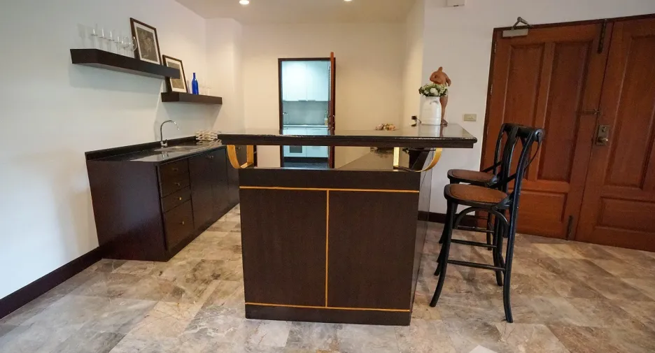 For rent 3 bedrooms apartment in Watthana, Bangkok