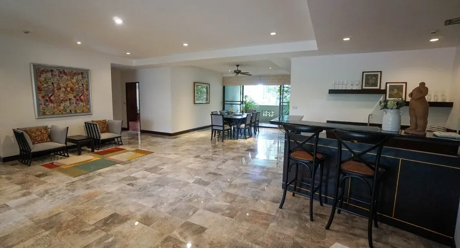 For rent 3 bedrooms apartment in Watthana, Bangkok