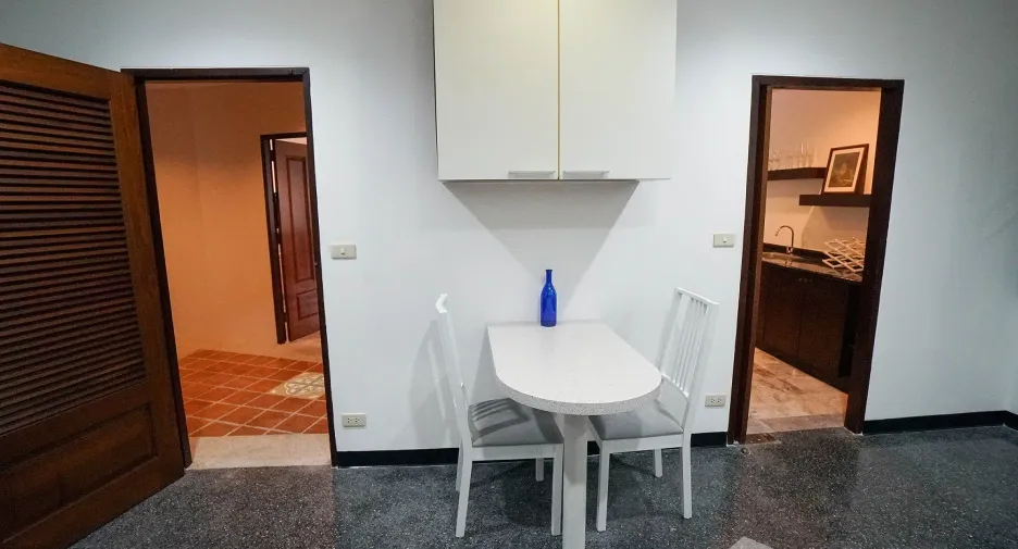 For rent 3 bedrooms apartment in Watthana, Bangkok