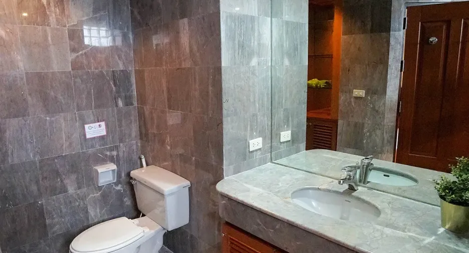 For rent 3 bedrooms apartment in Watthana, Bangkok