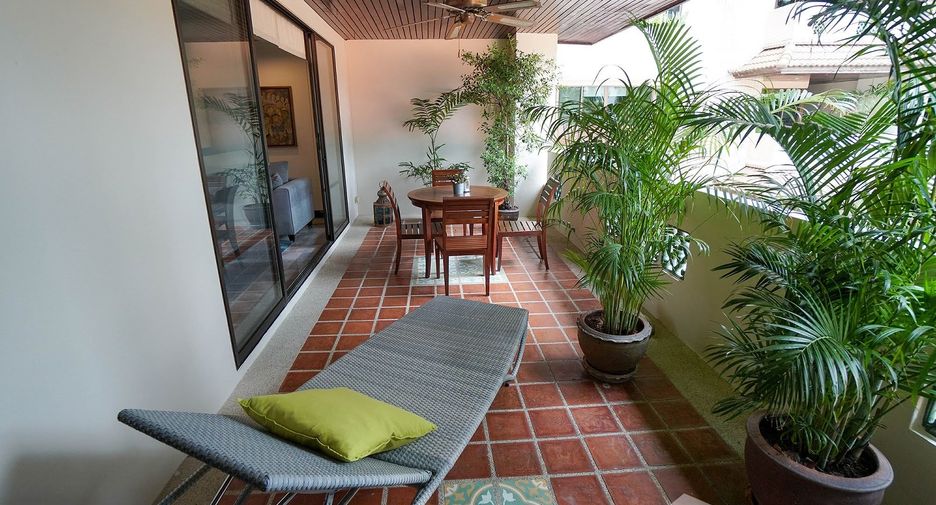 For rent 3 bedrooms apartment in Watthana, Bangkok