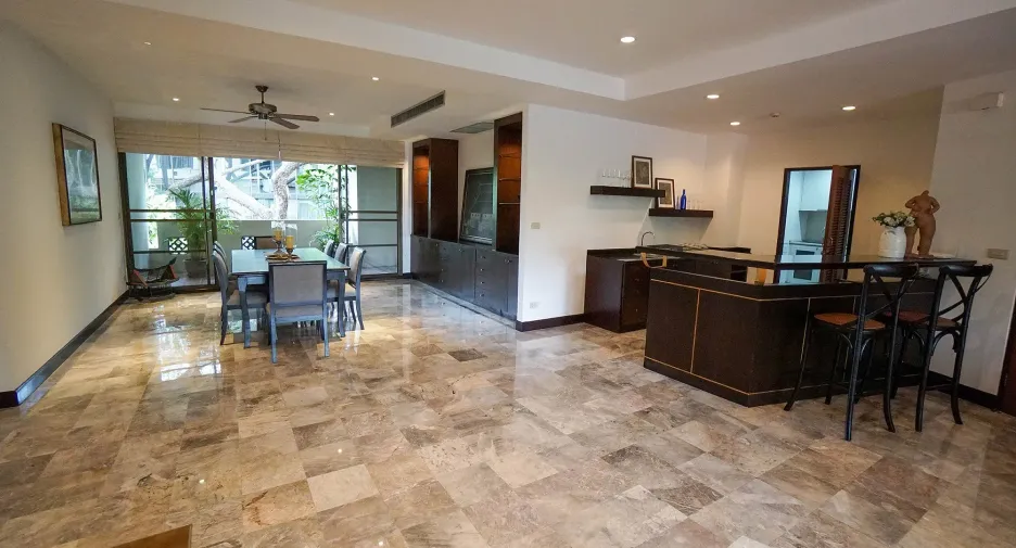 For rent 3 bedrooms apartment in Watthana, Bangkok
