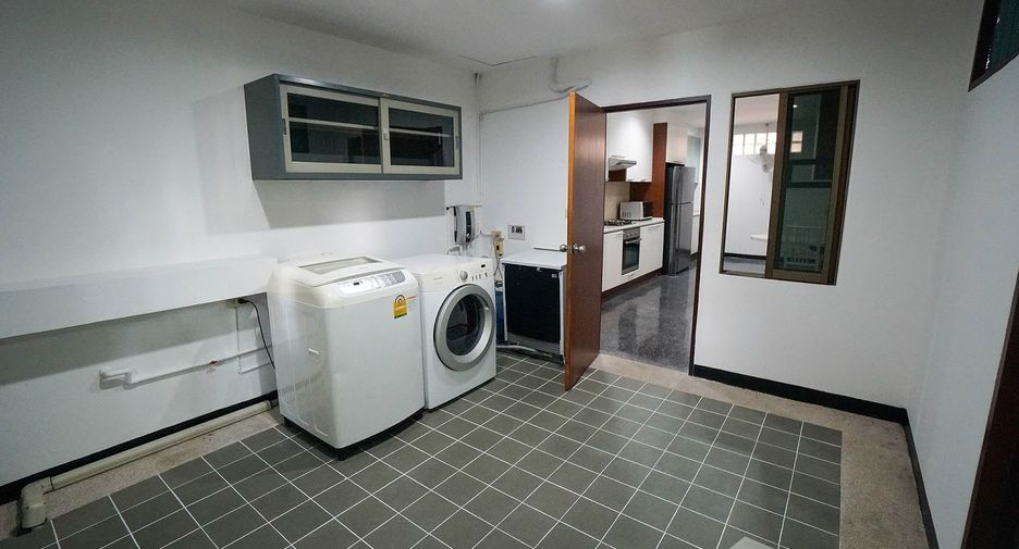 For rent 3 bedrooms apartment in Watthana, Bangkok