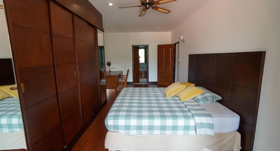 For rent 3 bedrooms apartment in Watthana, Bangkok