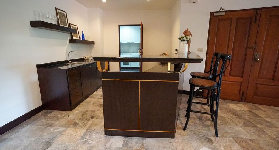 For rent 3 bedrooms apartment in Watthana, Bangkok
