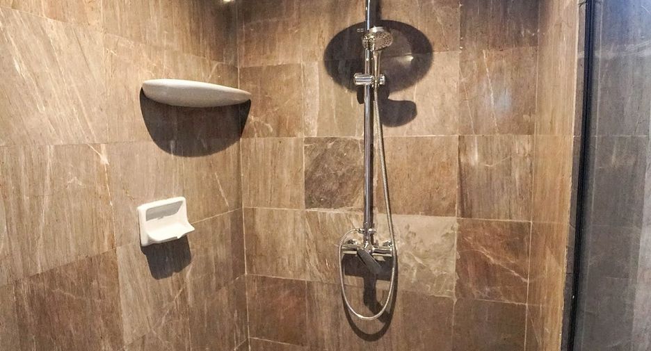 For rent 3 bedrooms apartment in Watthana, Bangkok