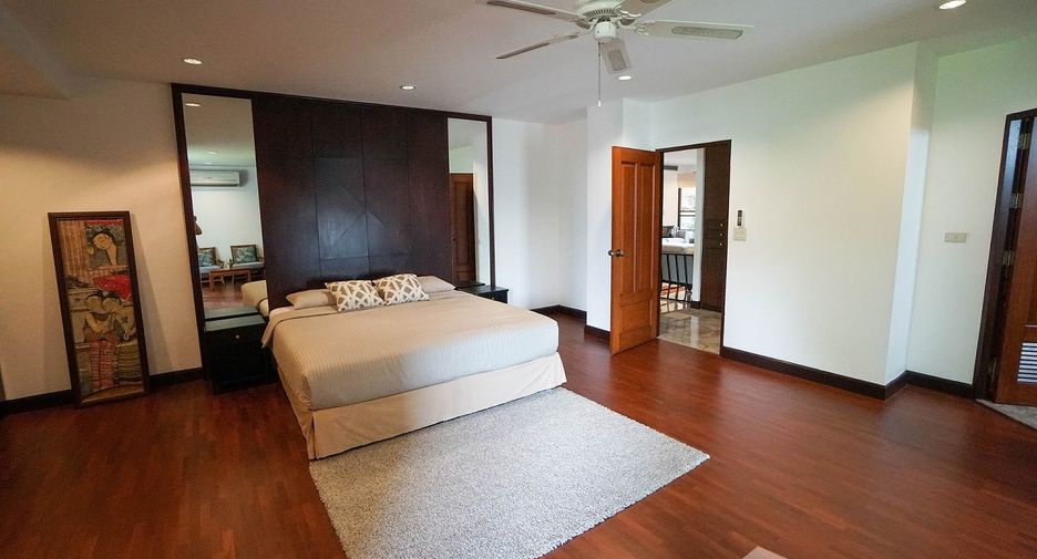 For rent 3 bedrooms apartment in Watthana, Bangkok
