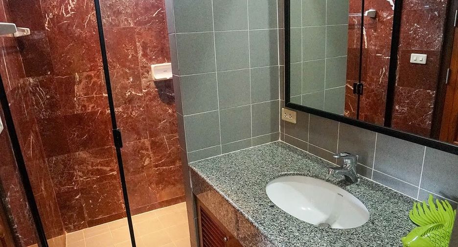 For rent 3 bedrooms apartment in Watthana, Bangkok