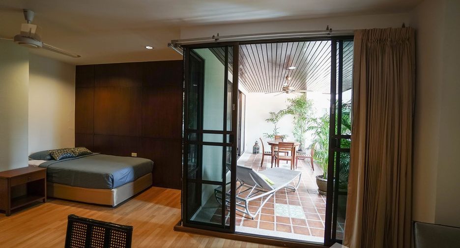 For rent 3 bedrooms apartment in Watthana, Bangkok
