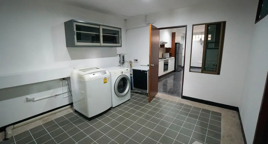 For rent 3 bedrooms apartment in Watthana, Bangkok
