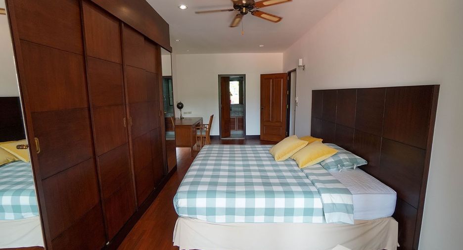 For rent 3 bedrooms apartment in Watthana, Bangkok