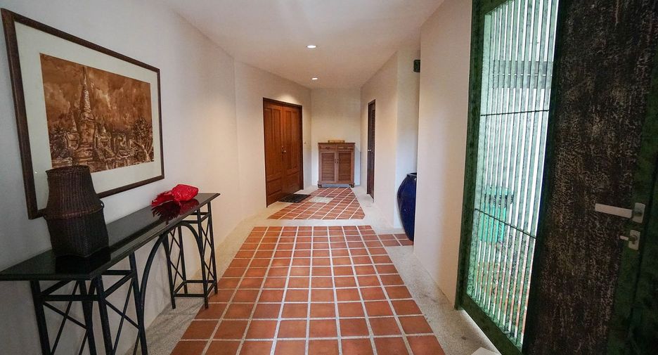 For rent 3 bedrooms apartment in Watthana, Bangkok