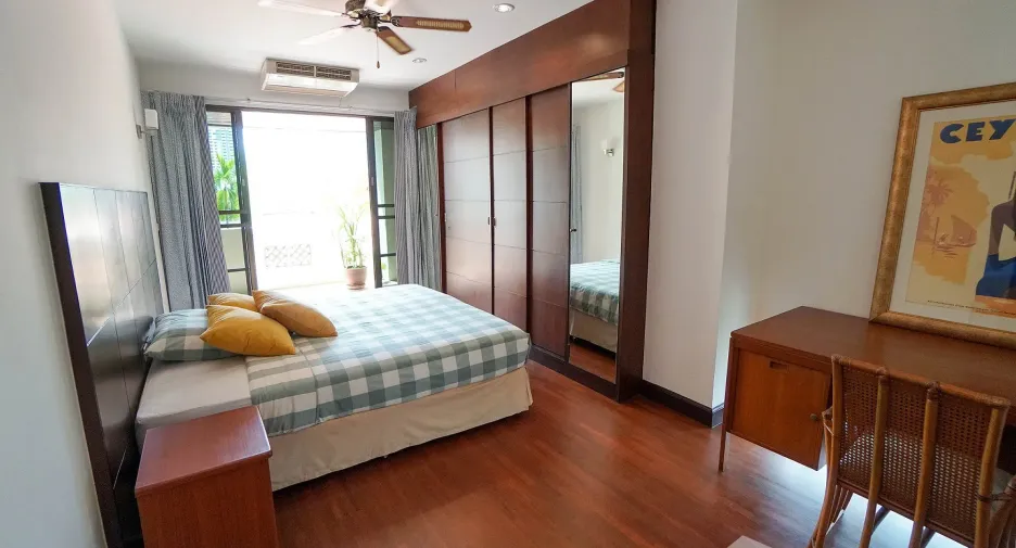 For rent 3 bedrooms apartment in Watthana, Bangkok