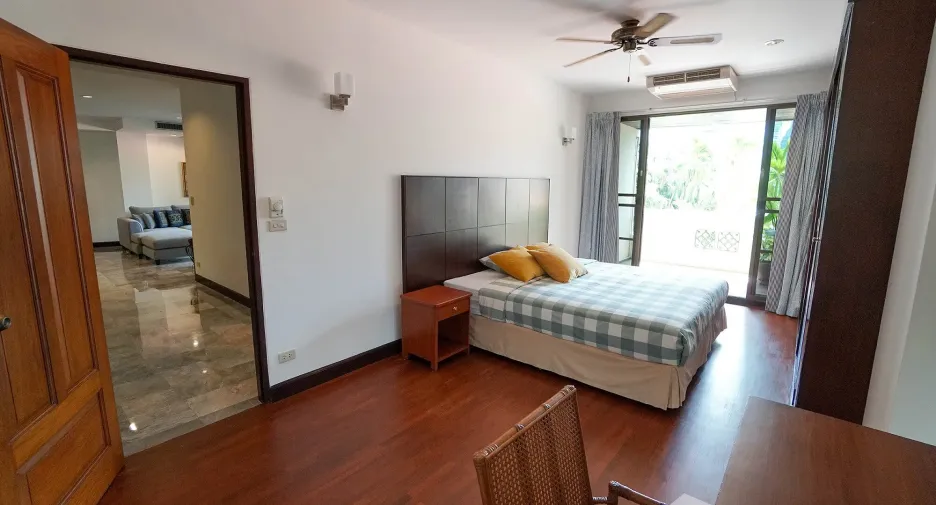 For rent 3 bedrooms apartment in Watthana, Bangkok