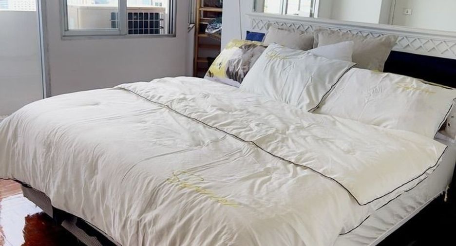 For rent 2 bedrooms condo in Watthana, Bangkok