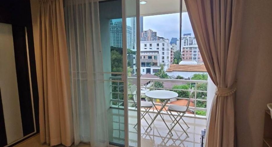For rent 2 bedrooms condo in Watthana, Bangkok
