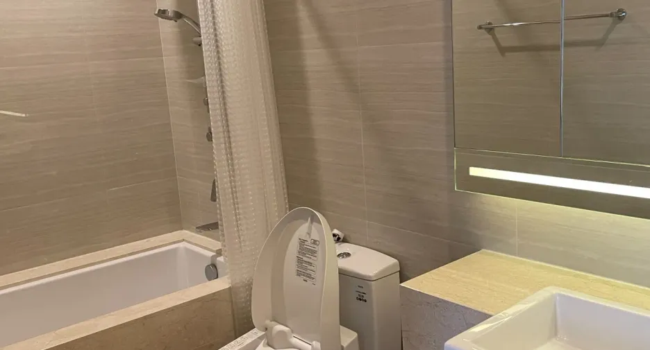 For rent 2 bedrooms condo in Watthana, Bangkok