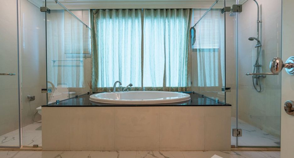Wohnung zur Miete mit 4 Zimmer in Watthana, Bangkok