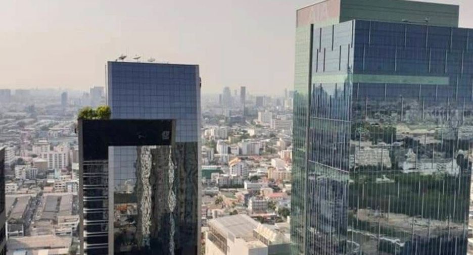 For rent 2 bedrooms condo in Huai Khwang, Bangkok