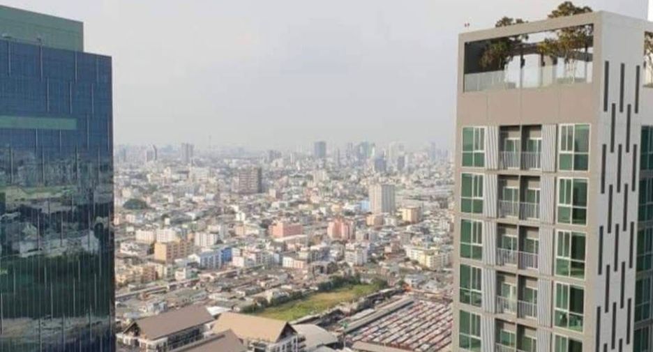 Condo en alquiler de 2 habitaciones en Huai Khwang, Bangkok