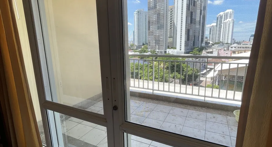 For rent 2 ベッドルーム condo in Khlong Toei, Bangkok