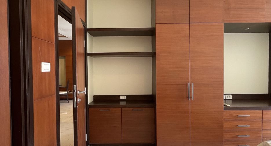 For rent 2 ベッドルーム condo in Khlong Toei, Bangkok