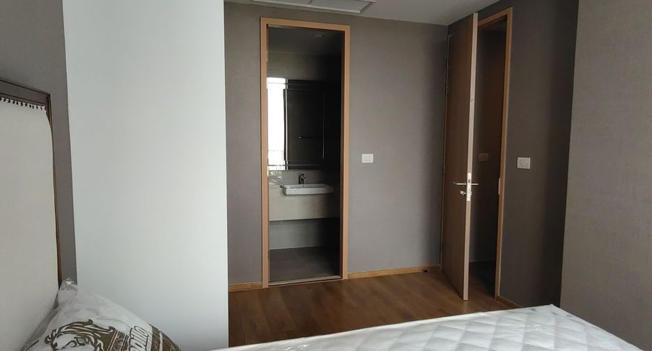 For rent 2 bedrooms condo in Watthana, Bangkok