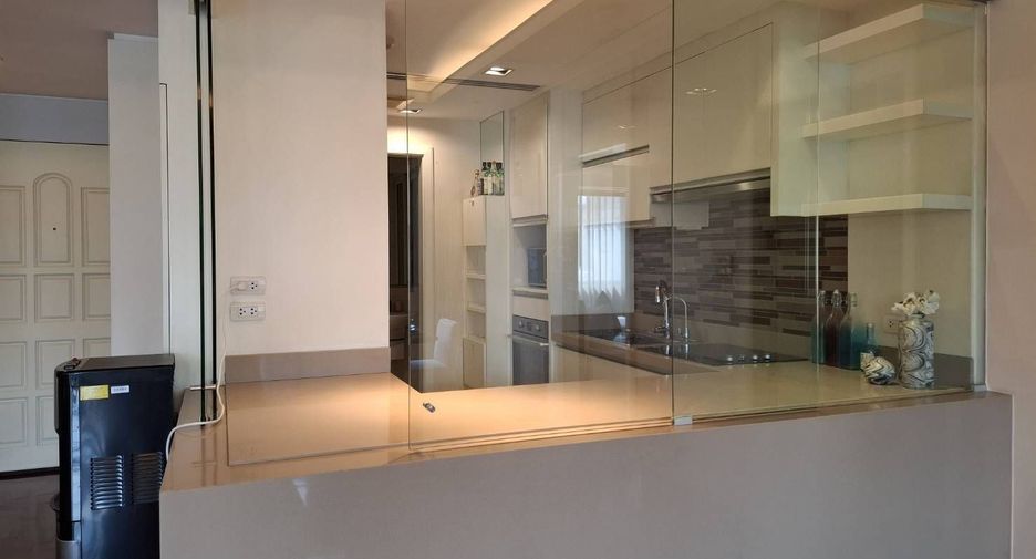 For rent 2 bedrooms apartment in Pathum Wan, Bangkok