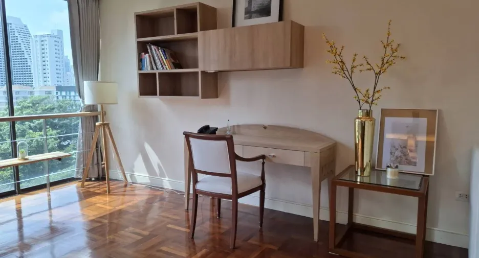 For rent 2 bedrooms apartment in Pathum Wan, Bangkok