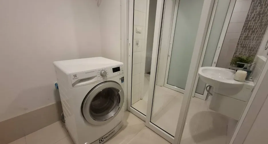 For rent 2 bedrooms apartment in Pathum Wan, Bangkok
