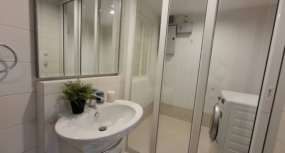 For rent 2 bedrooms apartment in Pathum Wan, Bangkok