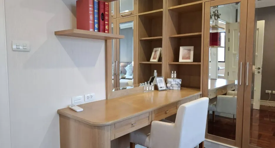 For rent 2 bedrooms apartment in Pathum Wan, Bangkok