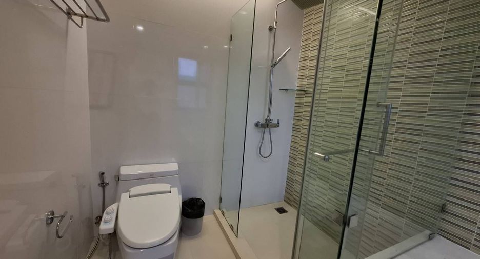 For rent 2 bedrooms apartment in Pathum Wan, Bangkok