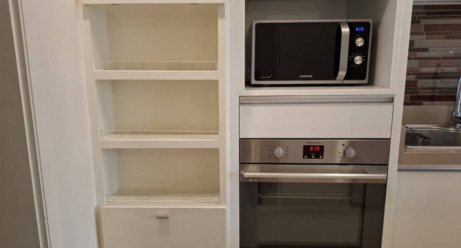 For rent 2 bedrooms apartment in Pathum Wan, Bangkok