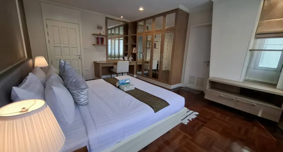 For rent 2 bedrooms apartment in Pathum Wan, Bangkok