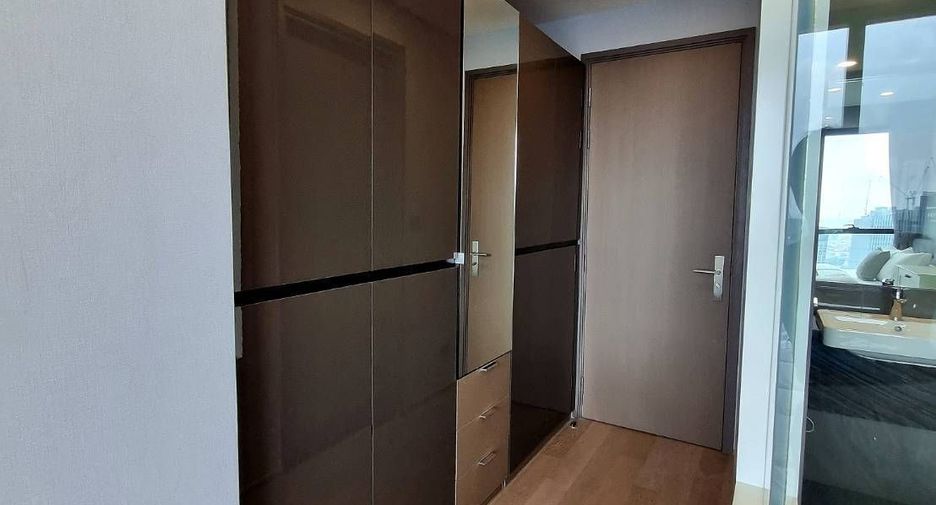 For rent 2 bedrooms condo in Bang Rak, Bangkok