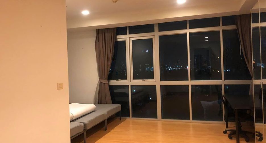 Wohnung zur Miete mit 3 Zimmer in Khlong Toei, Bangkok