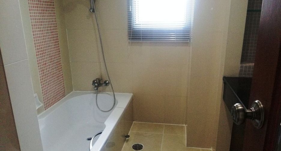 For rent 2 bedrooms apartment in Khlong Toei, Bangkok