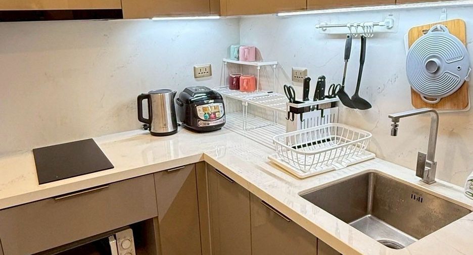 For rent 1 bed condo in Huai Khwang, Bangkok