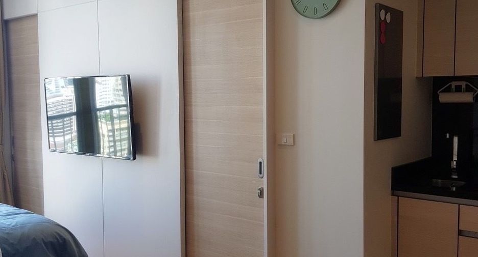 For rent studio condo in Khlong Toei, Bangkok