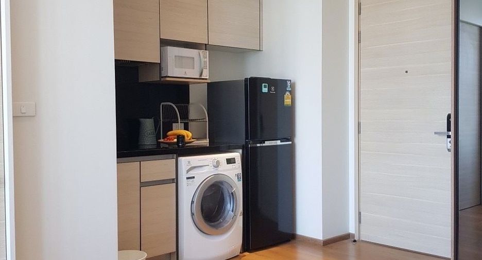 For rent studio condo in Khlong Toei, Bangkok