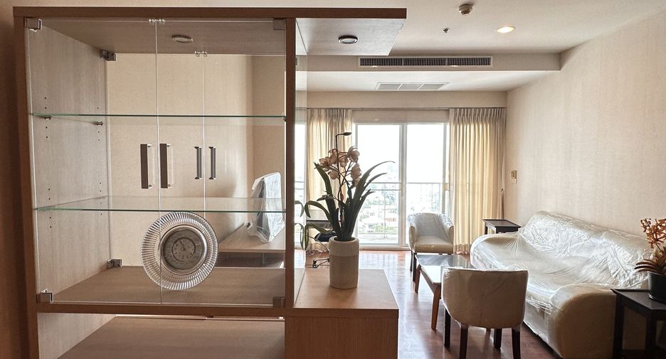 For rent 2 bedrooms condo in Watthana, Bangkok