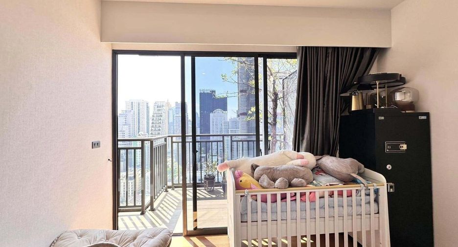 For rent 3 bedrooms condo in Watthana, Bangkok