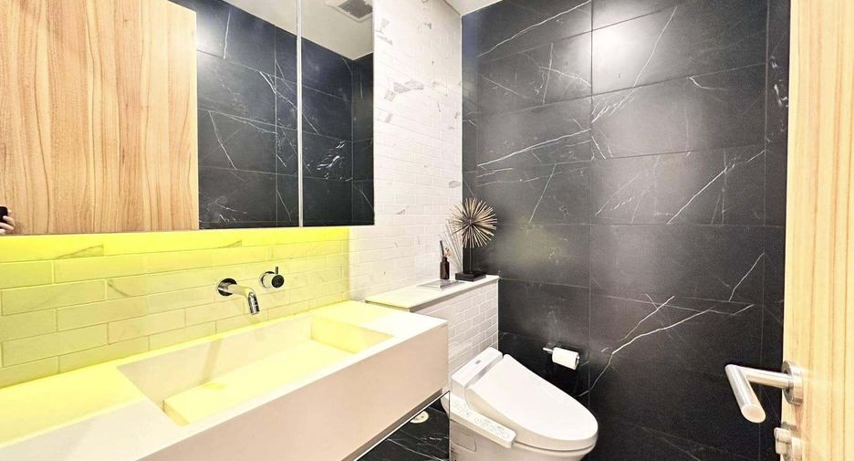For rent 3 bedrooms condo in Watthana, Bangkok