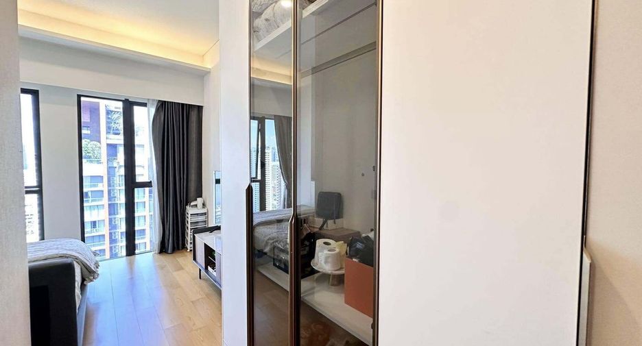 For rent 3 bedrooms condo in Watthana, Bangkok