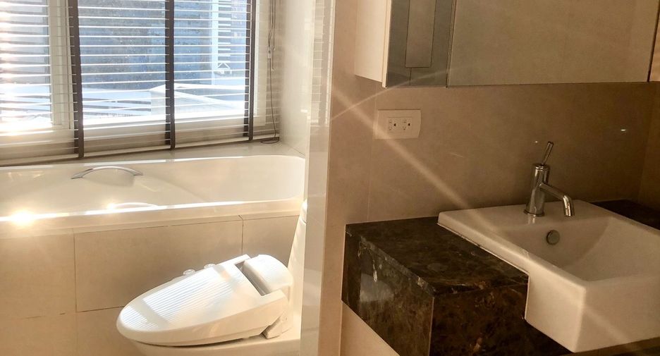 For rent 2 bedrooms condo in Khlong Toei, Bangkok