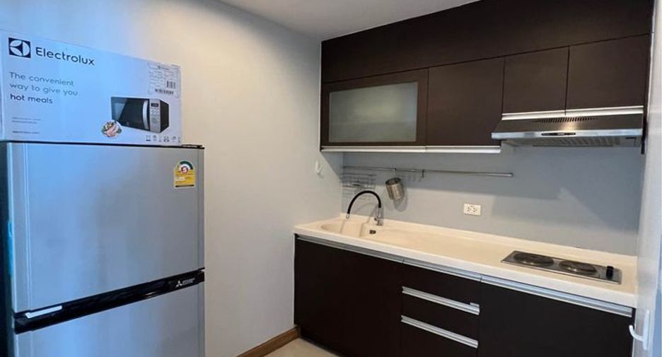 For rent 2 bedrooms condo in Yan Nawa, Bangkok