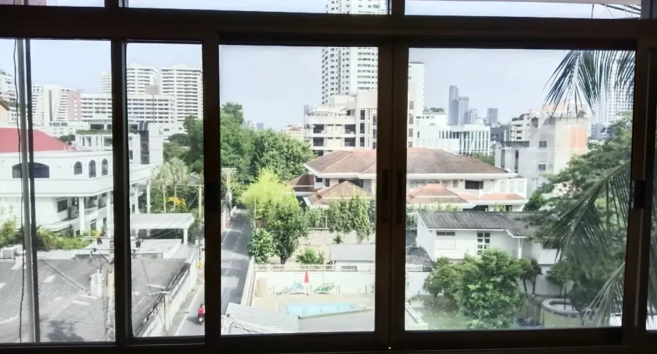For rent 3 bedrooms condo in Watthana, Bangkok