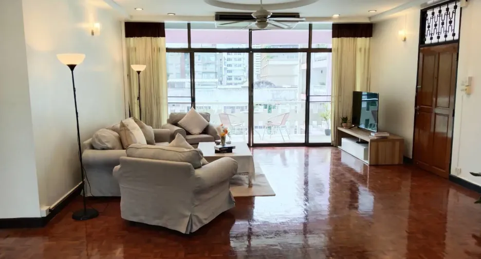 For rent 3 bedrooms condo in Watthana, Bangkok