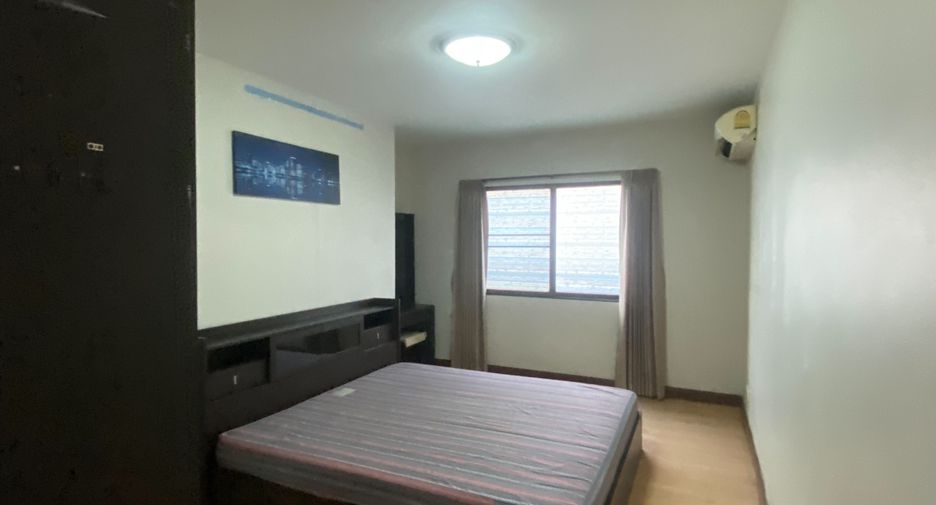 Wohnung zur Miete mit 2 Zimmer in Huai Khwang, Bangkok